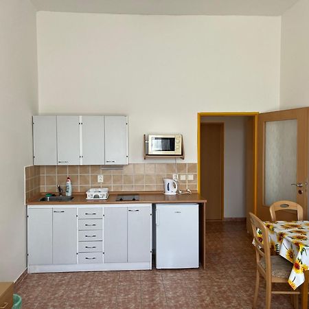 Apartmanovy Dum Obecna Skola Svetlik Exterior foto
