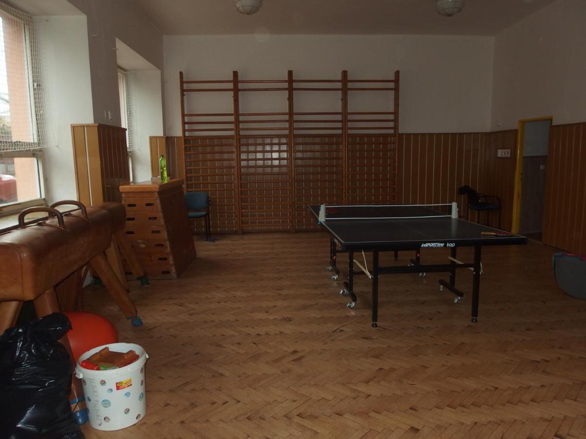 Apartmanovy Dum Obecna Skola Svetlik Exterior foto