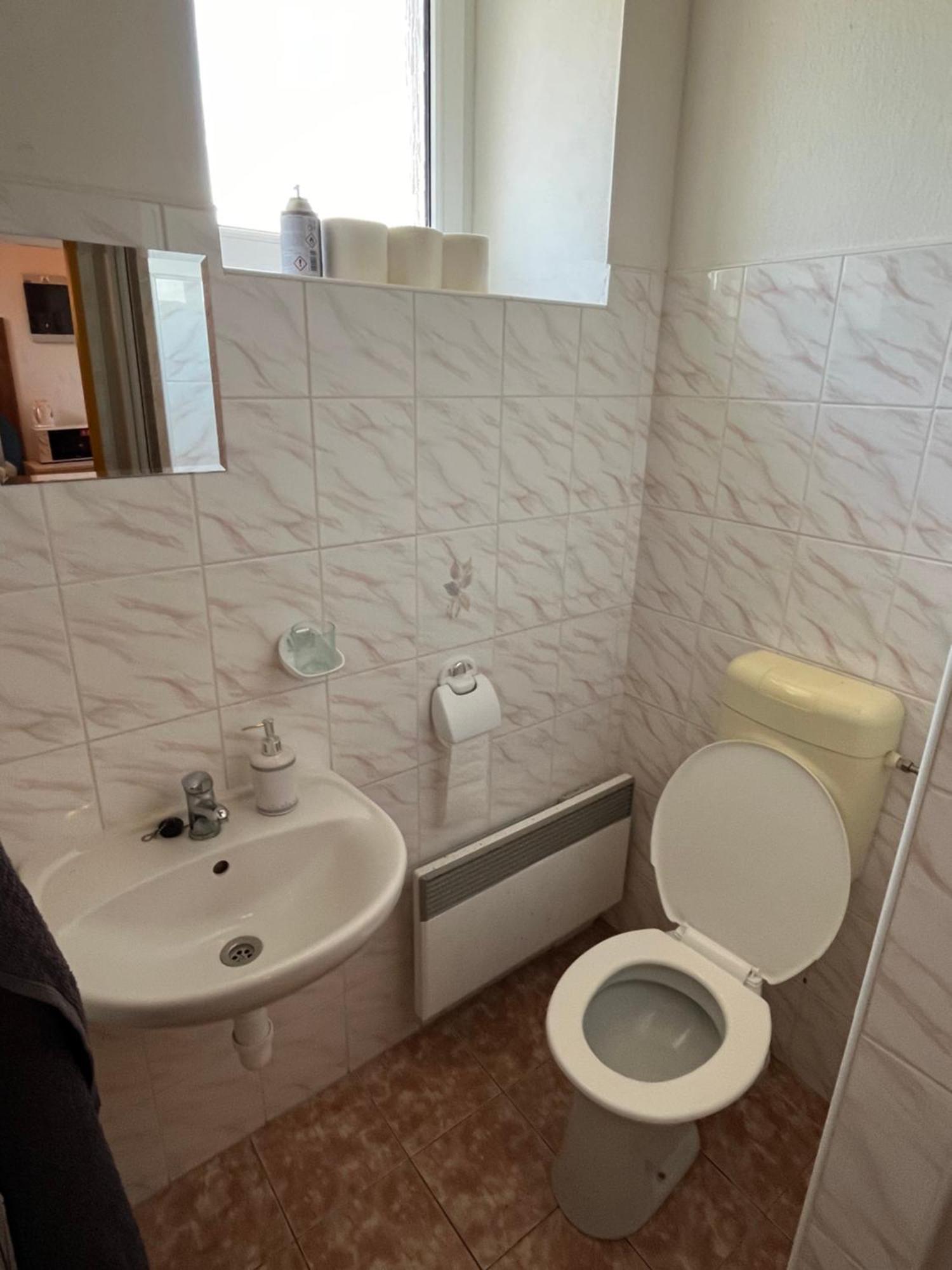 Apartmanovy Dum Obecna Skola Svetlik Exterior foto
