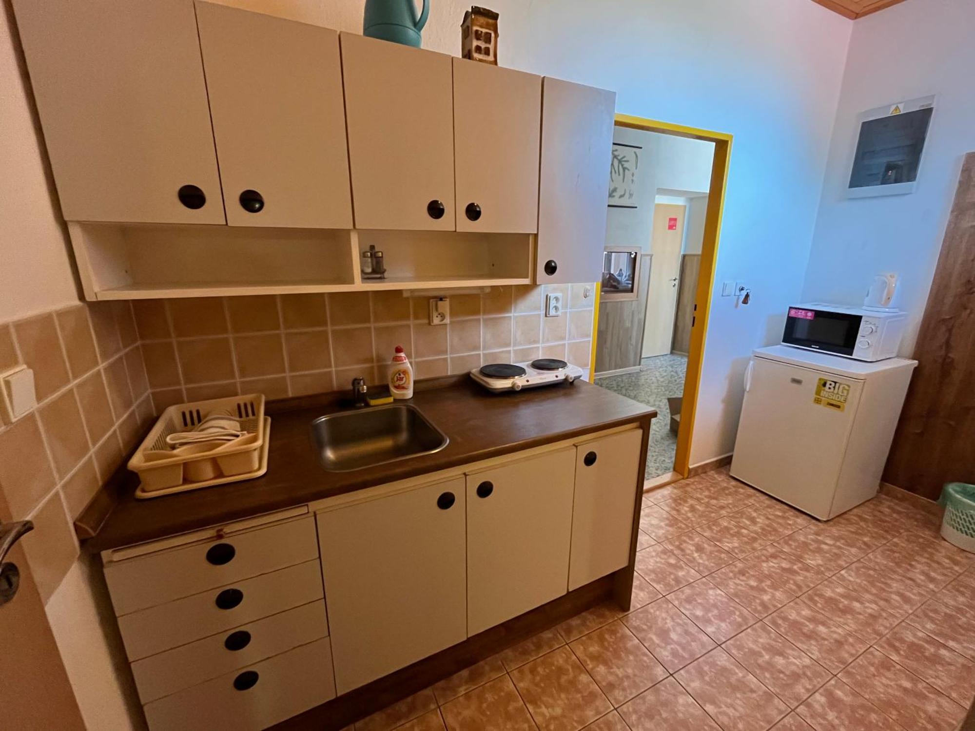 Apartmanovy Dum Obecna Skola Svetlik Exterior foto