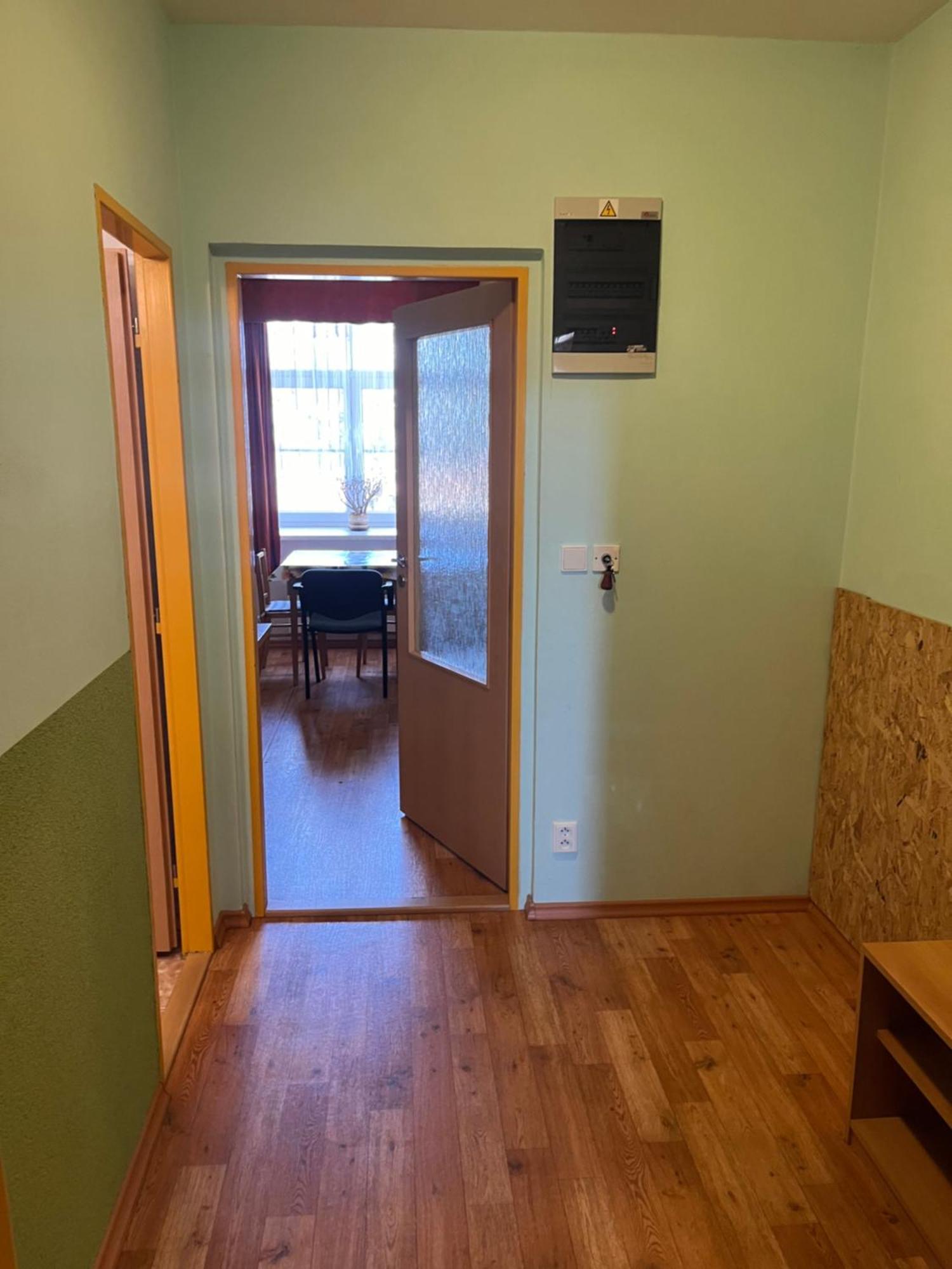 Apartmanovy Dum Obecna Skola Svetlik Exterior foto