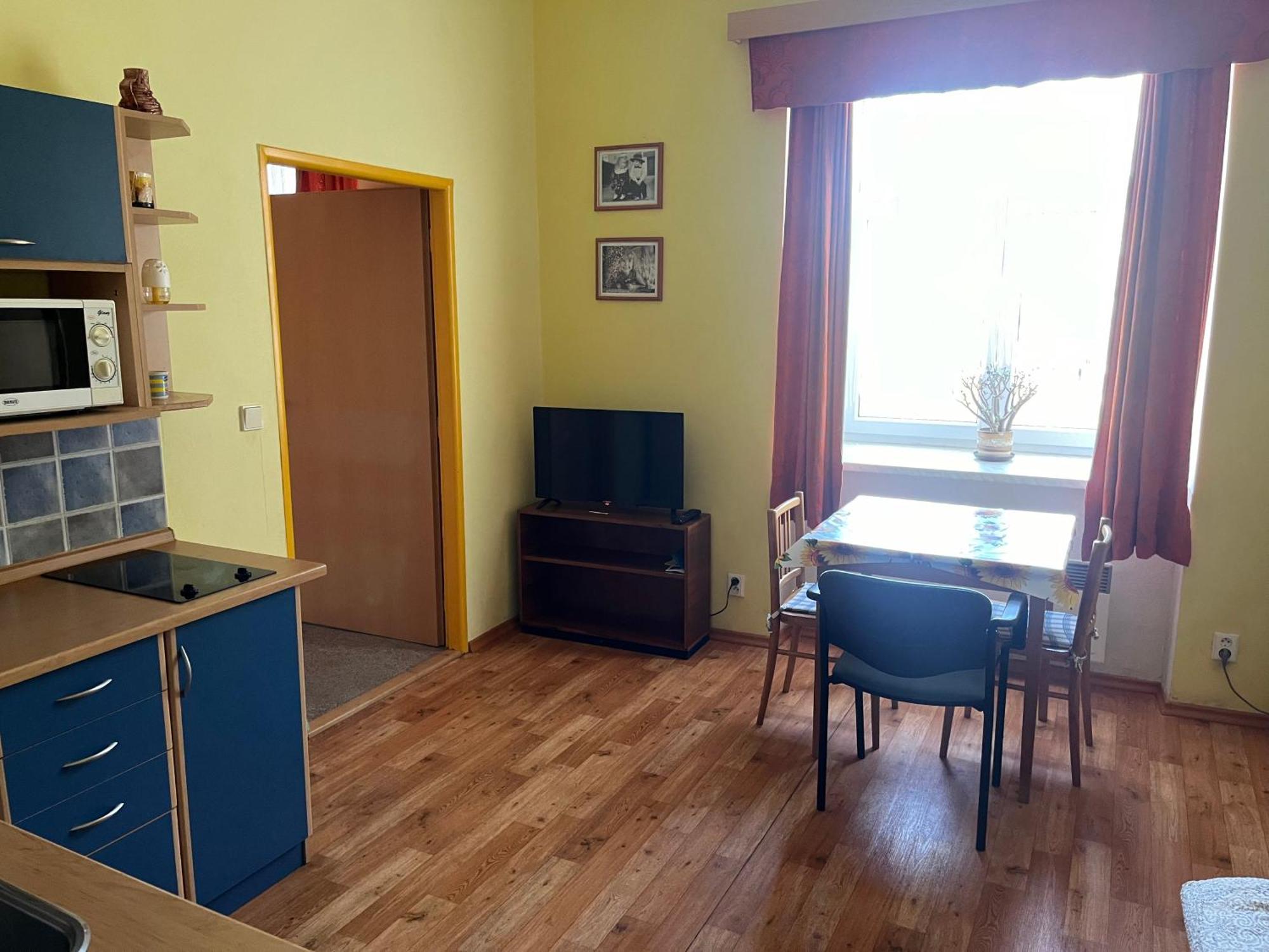 Apartmanovy Dum Obecna Skola Svetlik Exterior foto