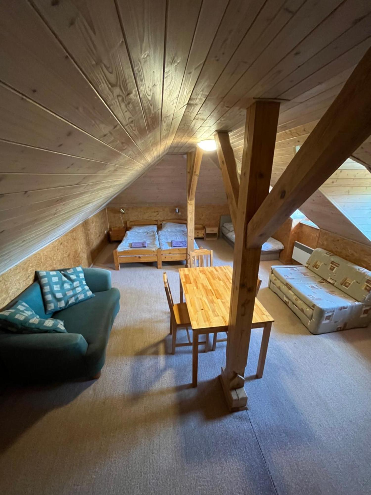 Apartmanovy Dum Obecna Skola Svetlik Exterior foto