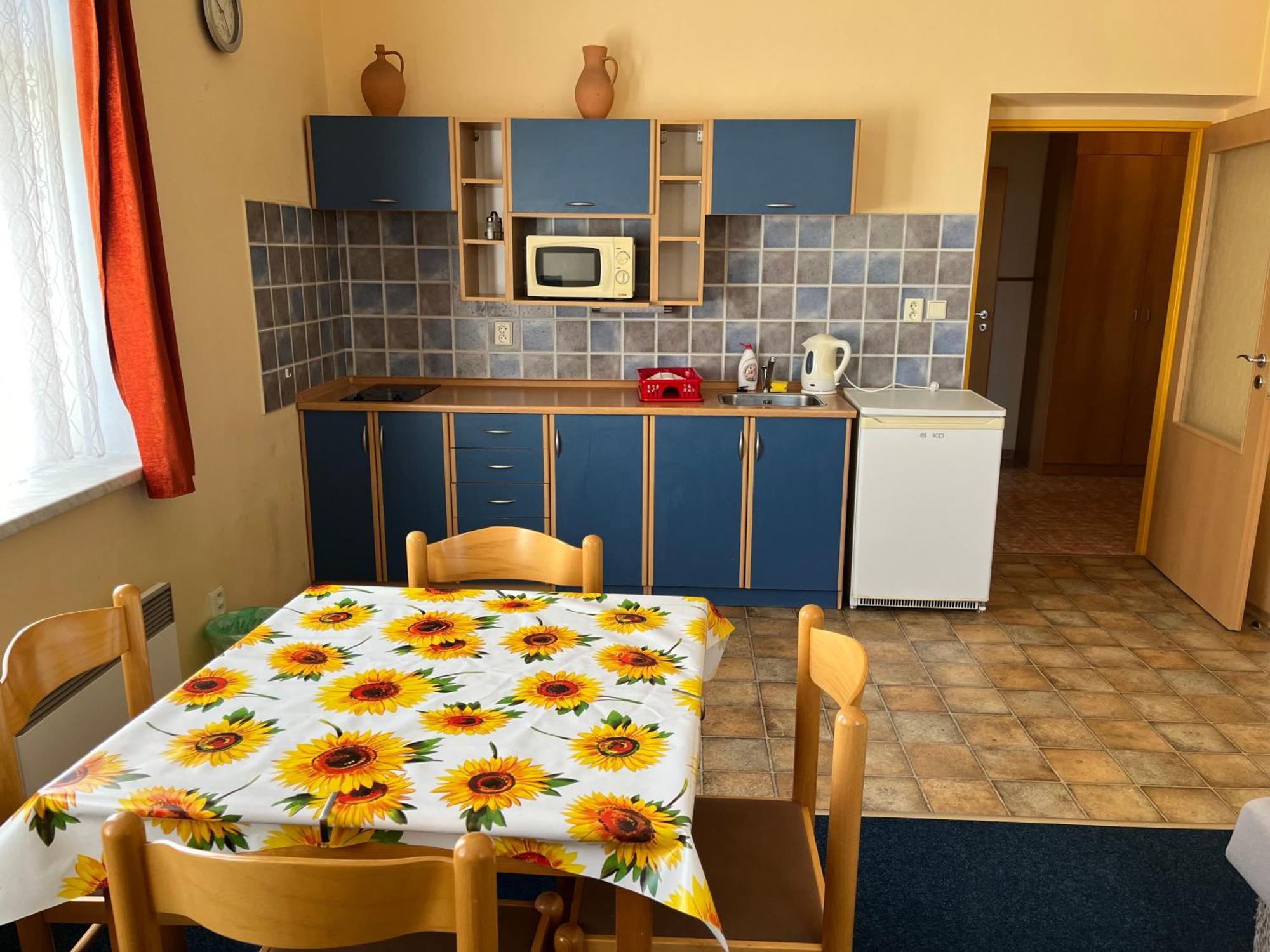Apartmanovy Dum Obecna Skola Svetlik Exterior foto